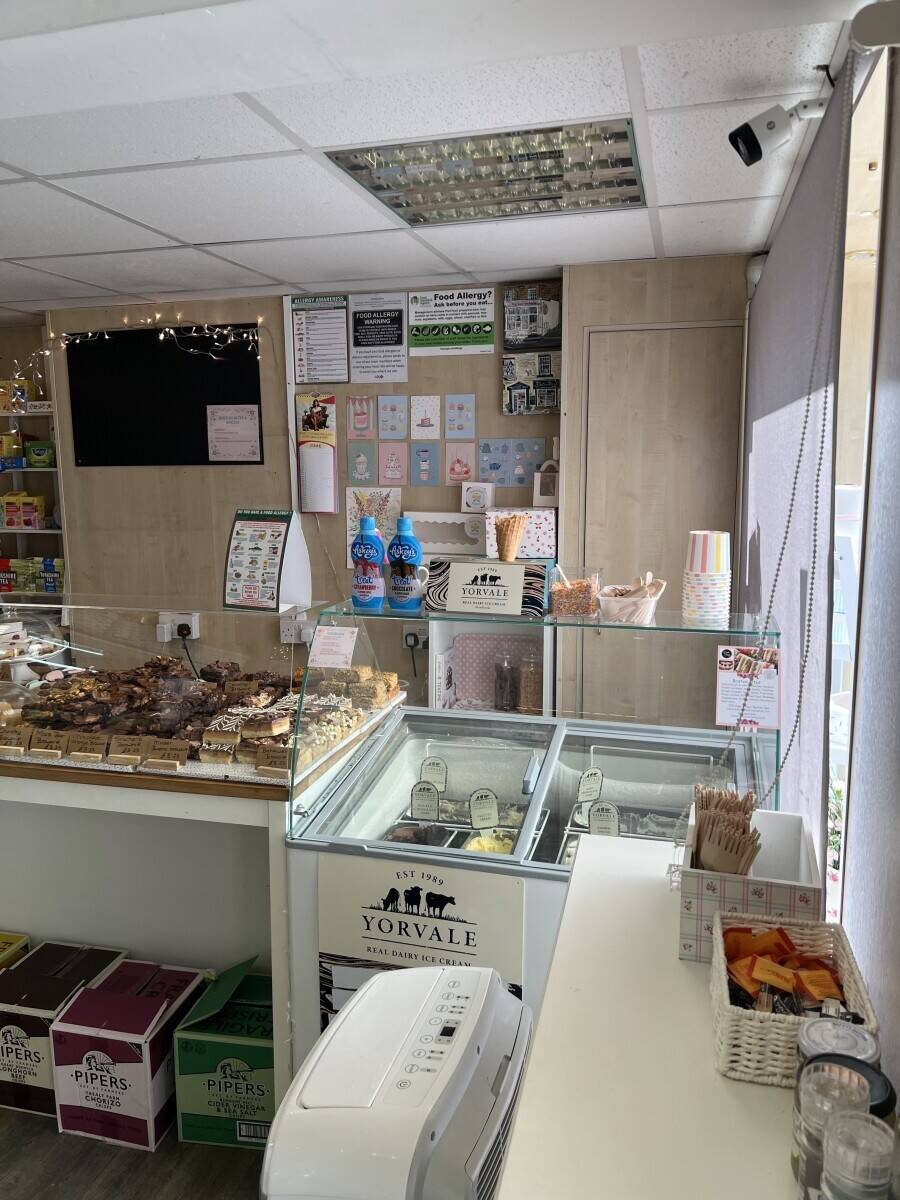 Leasehold sandwich deli takeaway with forecourt seating