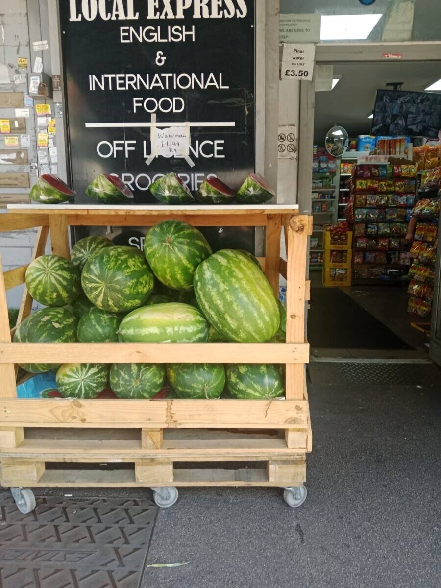 Convenience Store for Sale on Busy High Street in London Photo 9