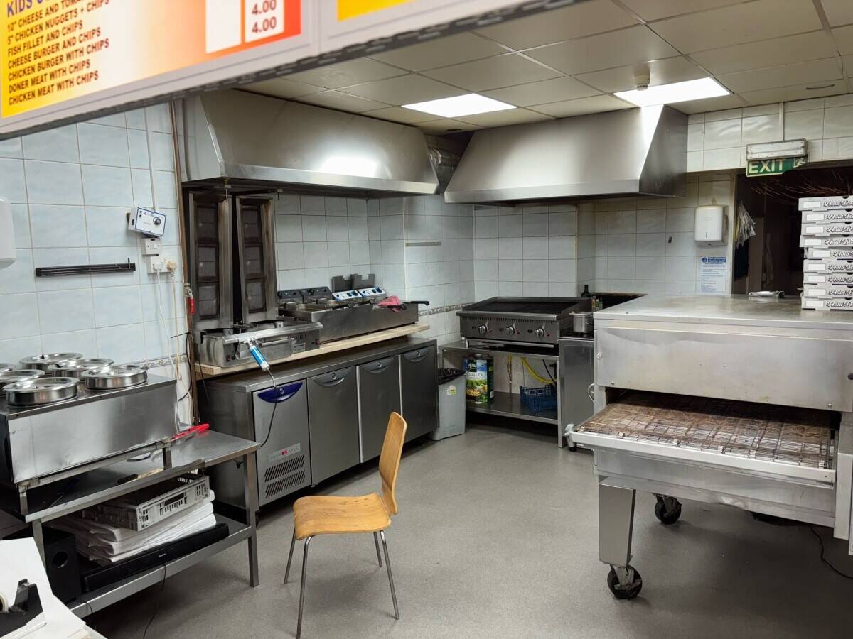 Well-known, Fully Fitted Hot Foot Takeaway Business, with 3-bedroom residential accommodation Photo 9