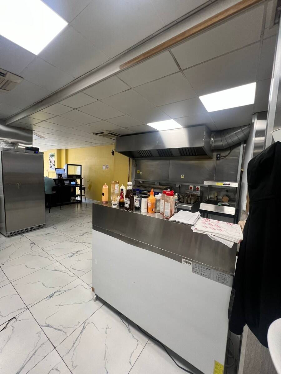 Fully Equipped Greek Restaurant Takeaway - Prime Croydon Location