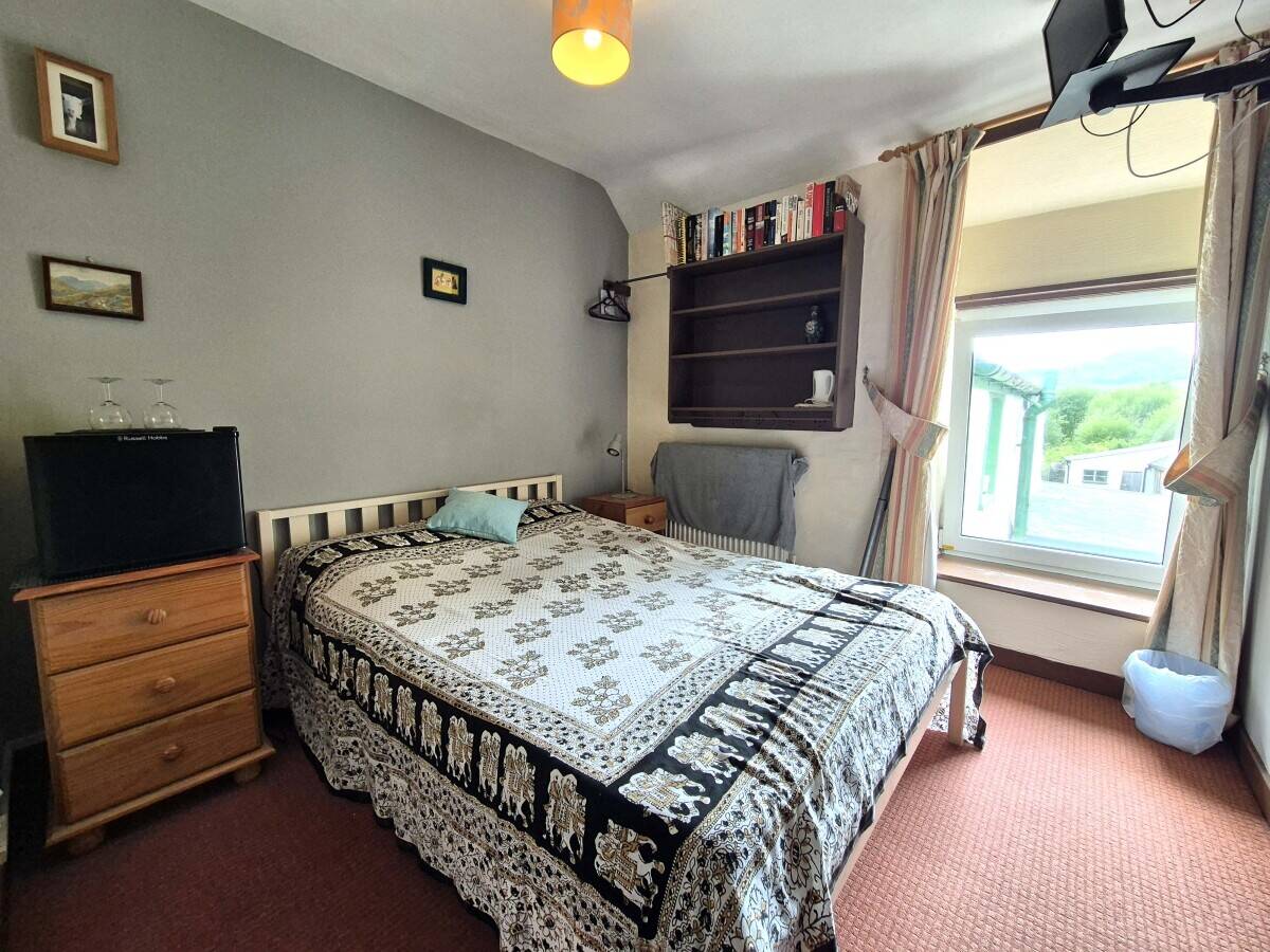 ERYRI (SNOWDONIA NATIONAL PARK) - TRADITIONAL BED & BREAKFAST AND TEAROOMS