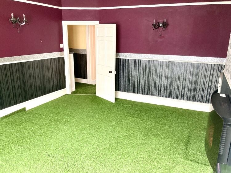 VERSATILE MIXED EMPTY COMMERCIAL PREMISES with LARGE 3 BEDROOM MAISONETTE Photo 9