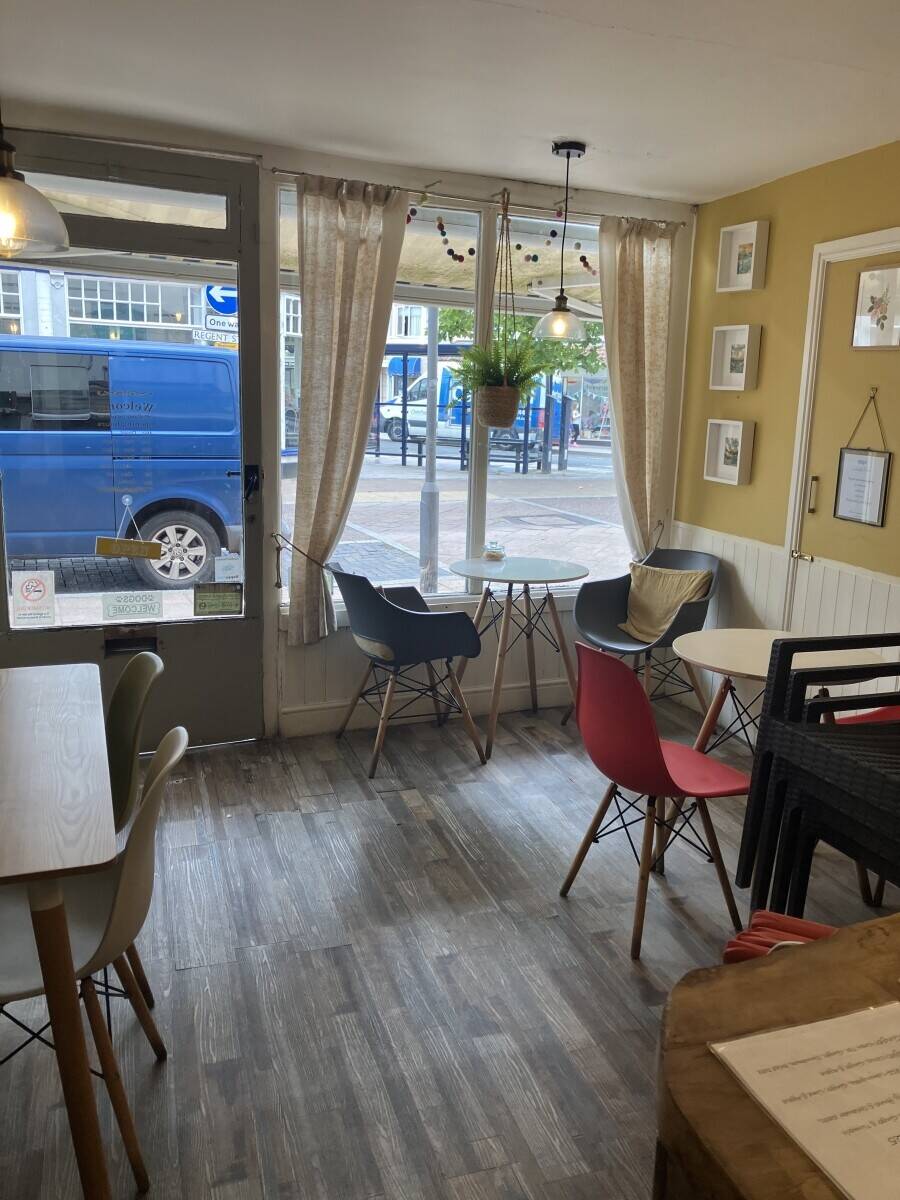 Plant based cafe for sale in teignmouth Devon Photo 8