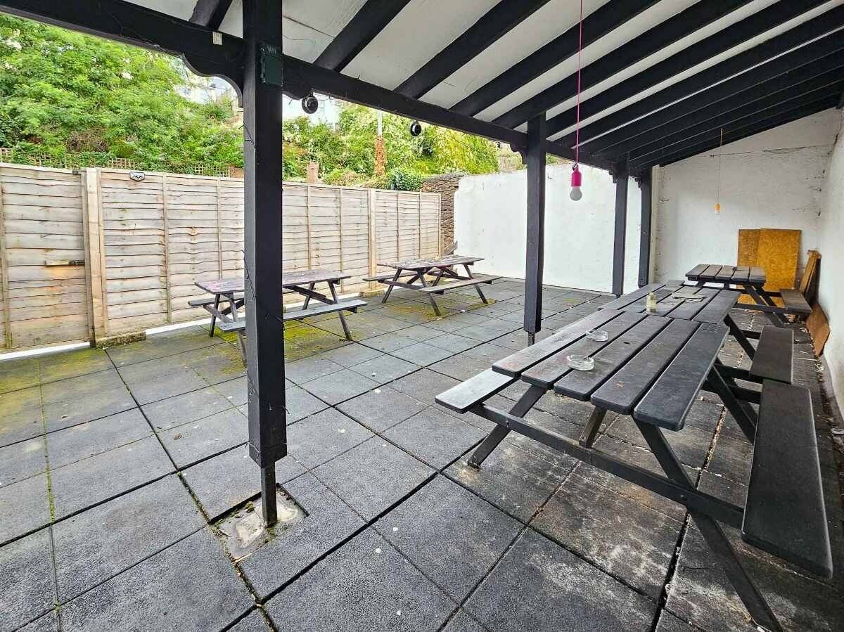 An opportunity to acquire an established adult entertainment venue Photo 9