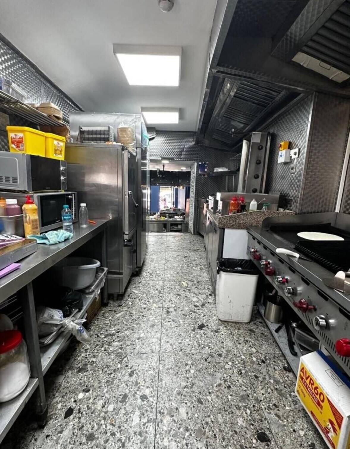 Resturent for sale in Edgware Road fully fitted modern equipments Photo 9