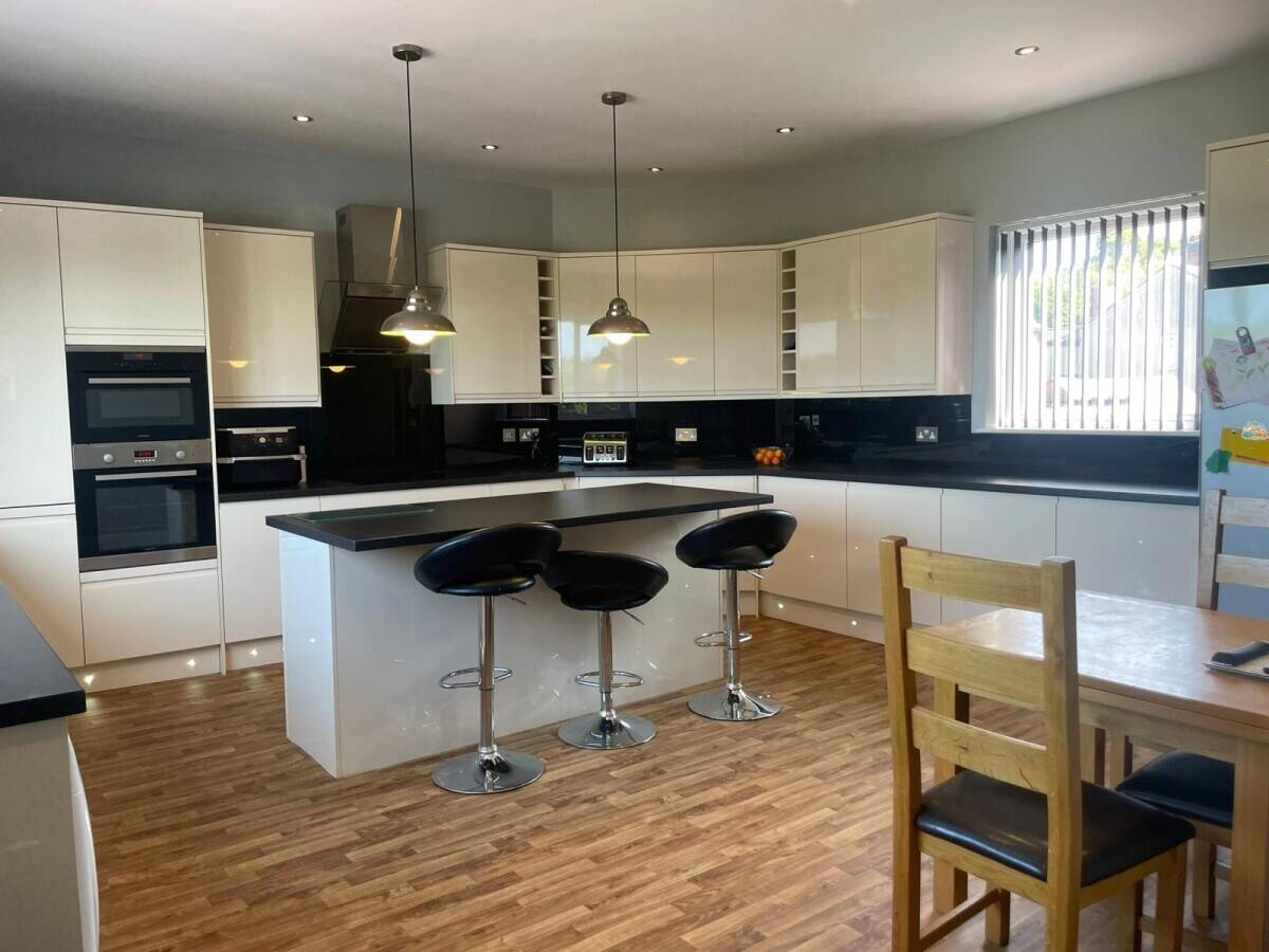 NOTTINGHAMSHIRE - COMMUNITY PUB SITUATED ON A LARGE PLOT Photo 9