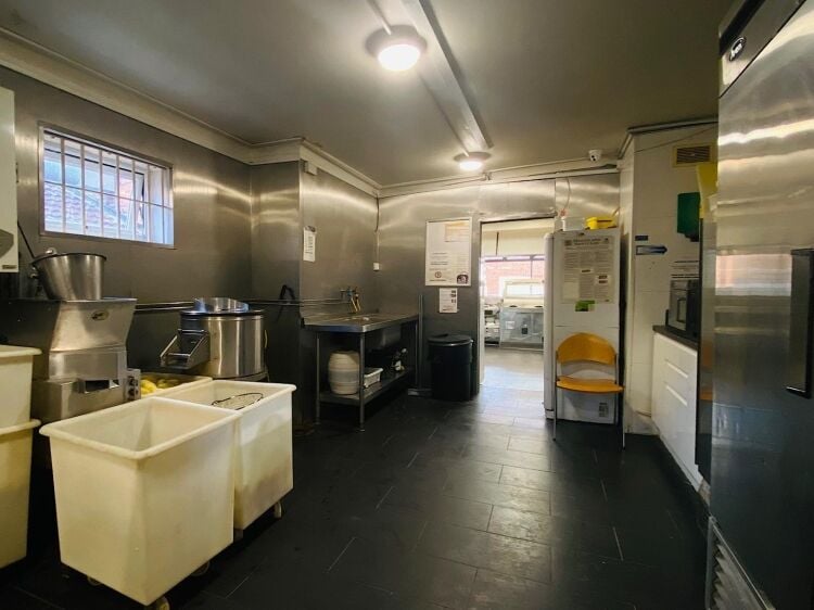 Freehold Fish & Chip Takeaway Located in Desborough, Kettering