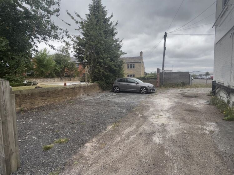 Vacant Unit For Sale in Leeds Photo 9