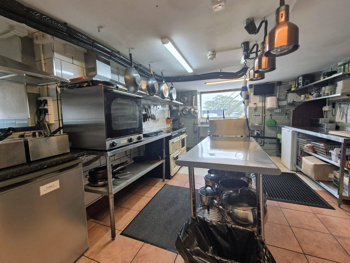 ISLE OF ANGLESEY - ESTABLISHED BISTRO AND APARTMENT