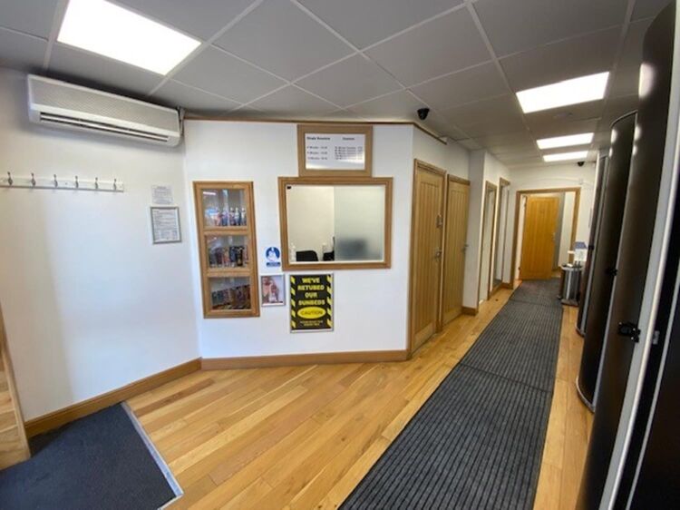 Leasehold Tanning Salon & Beauty Rooms Located In Northfield Photo 9