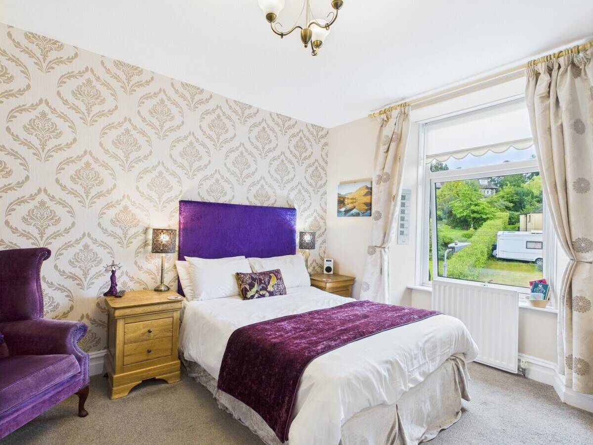 Superb  opportunity to acquire a 6 bed/6 bath & 1 bed annex guest house in Windermere Photo 9