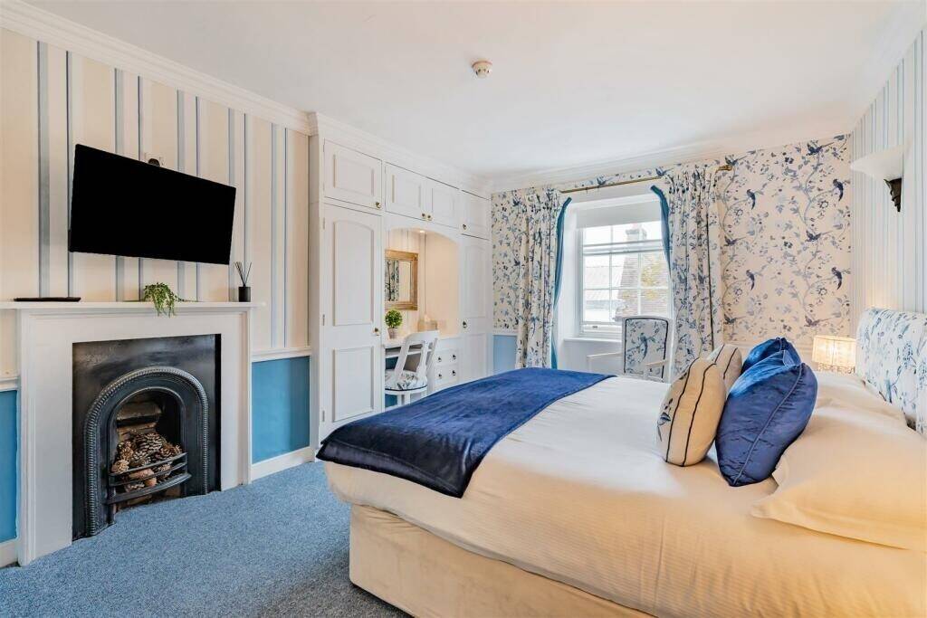 Handsome 18th Century High Quality Guest House in County Town of Dorchester Photo 9