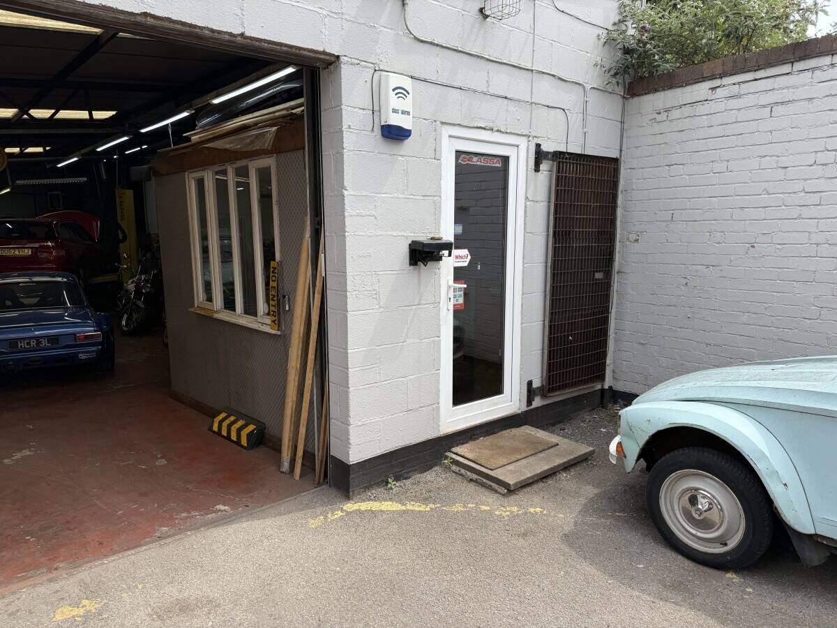 MOT  station car's and m/cycles. Servicing/repair garage. Town centre location. Photo 10