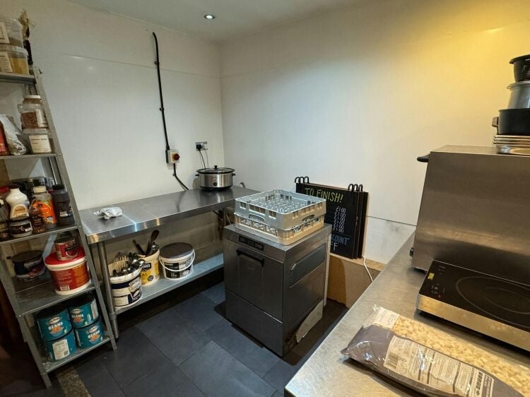 Cafe, Coffee Premises in Glasgow West End. Class 1, suitable for sandwich/deli/coffee