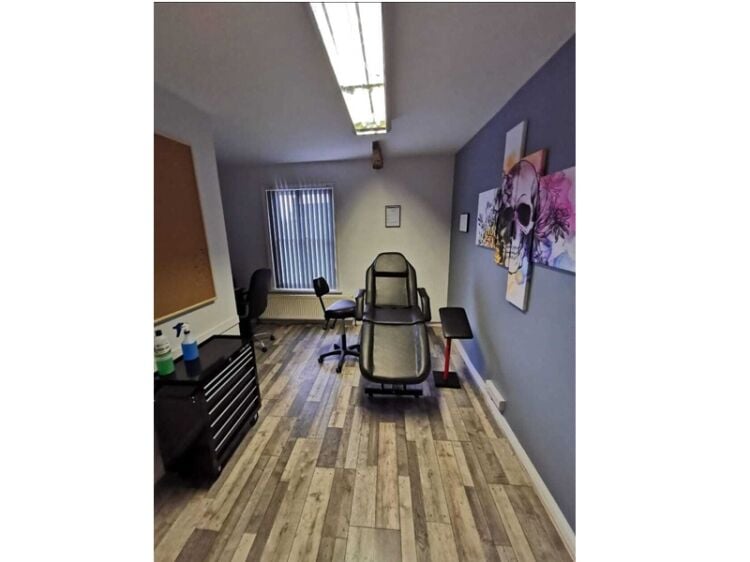 Golden Opportunity – Thriving Tanning & Vape Business with Lucrative Sublets Photo 9