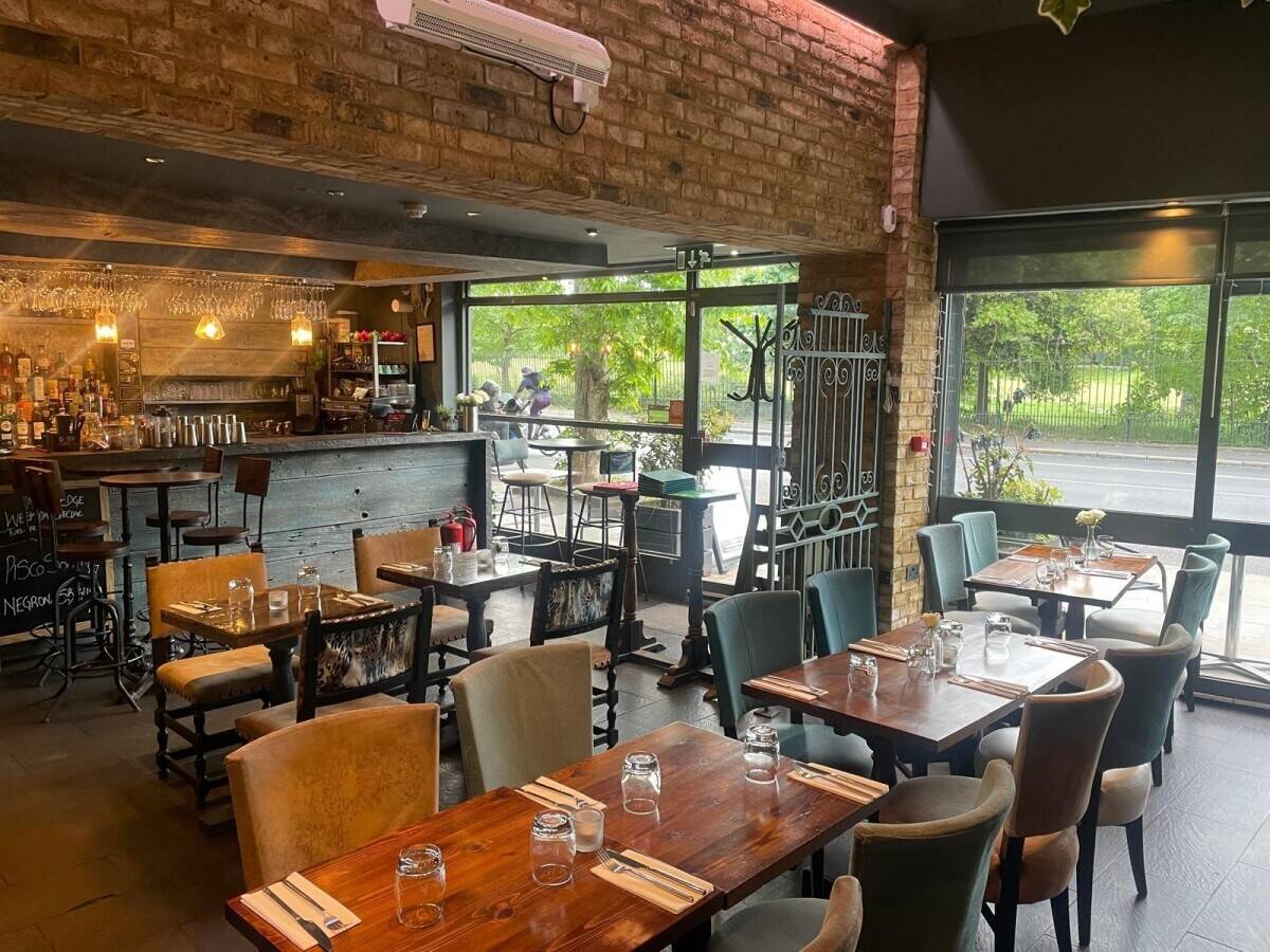 Long Established Restaurant & Bar in Herne Hill with 2am license - for sale as owners moving abroad Photo 9