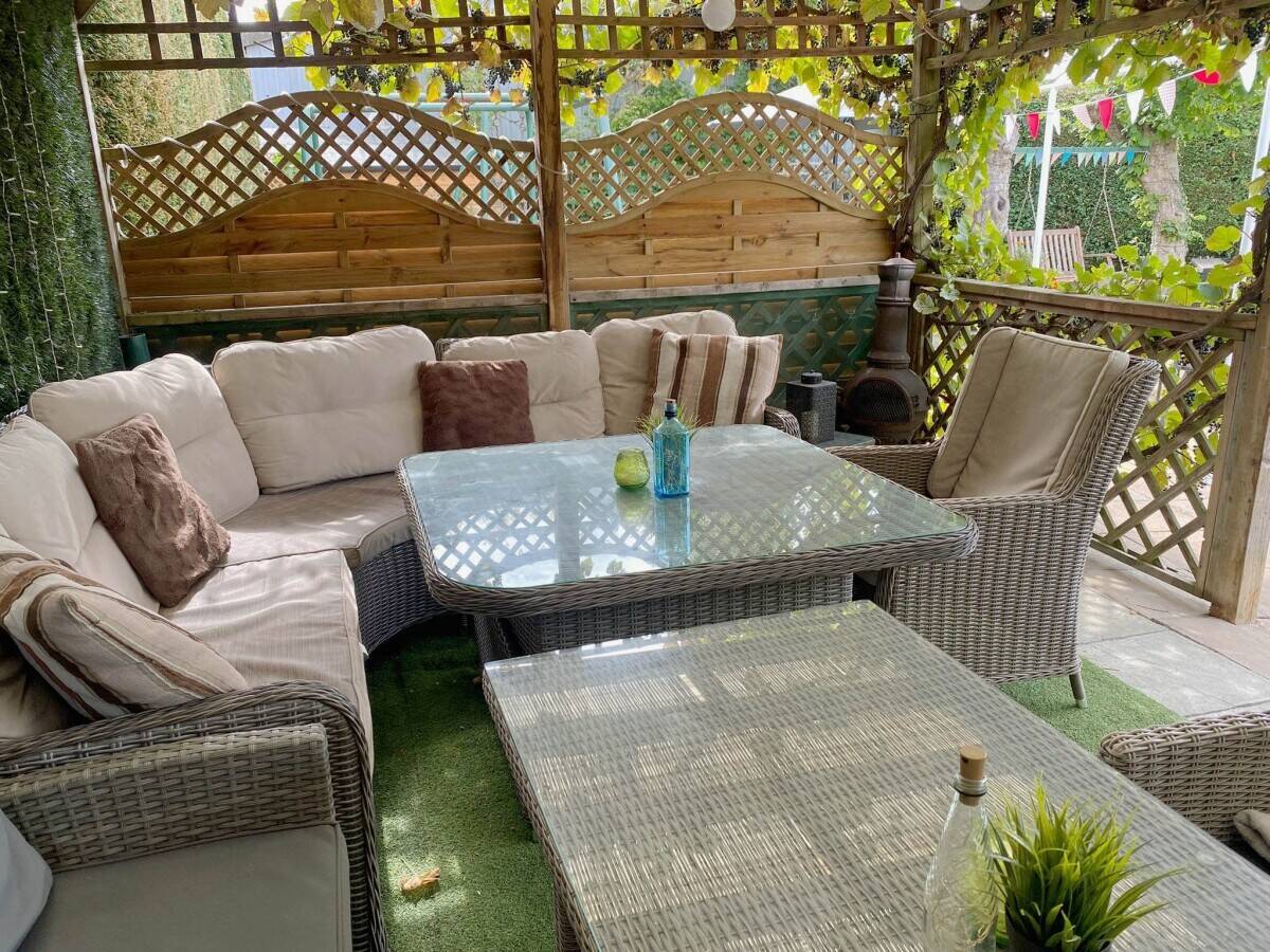 POWYS – WELL-APPOINTED FOOD LED PUBLIC HOUSE WITH EXCELLENT TRADE GARDENS IN BUSTLING MARKET TOWN Photo 9
