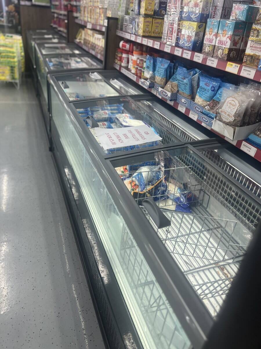 Supermarket / cafe  Photo 9