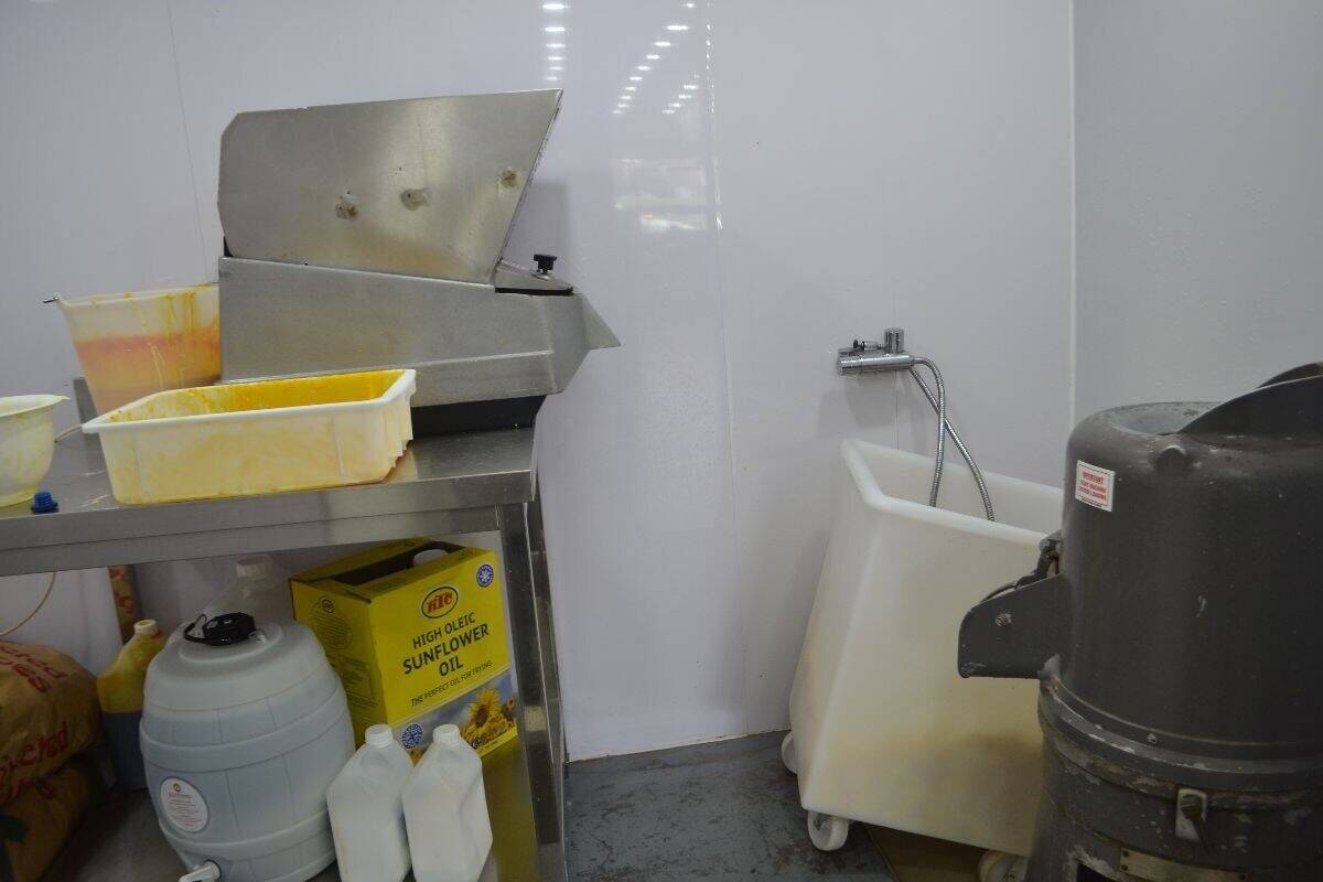 Immaculate, Newly Fitted Fish & Chip Shop – Excellent Business Opportunity! Photo 9