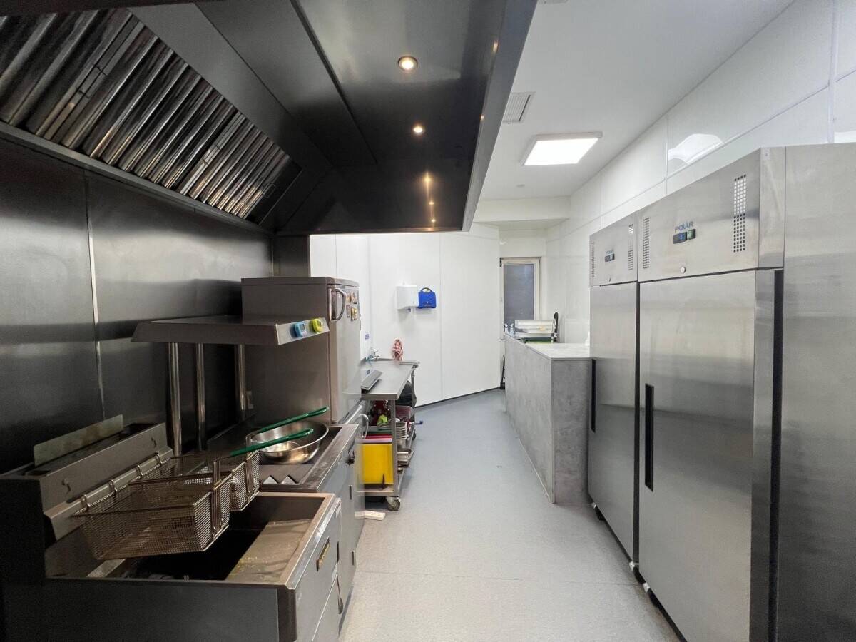 Quality Neapolitan Pizza Takeaway with some seating located in Edinburgh (ref 1781)
