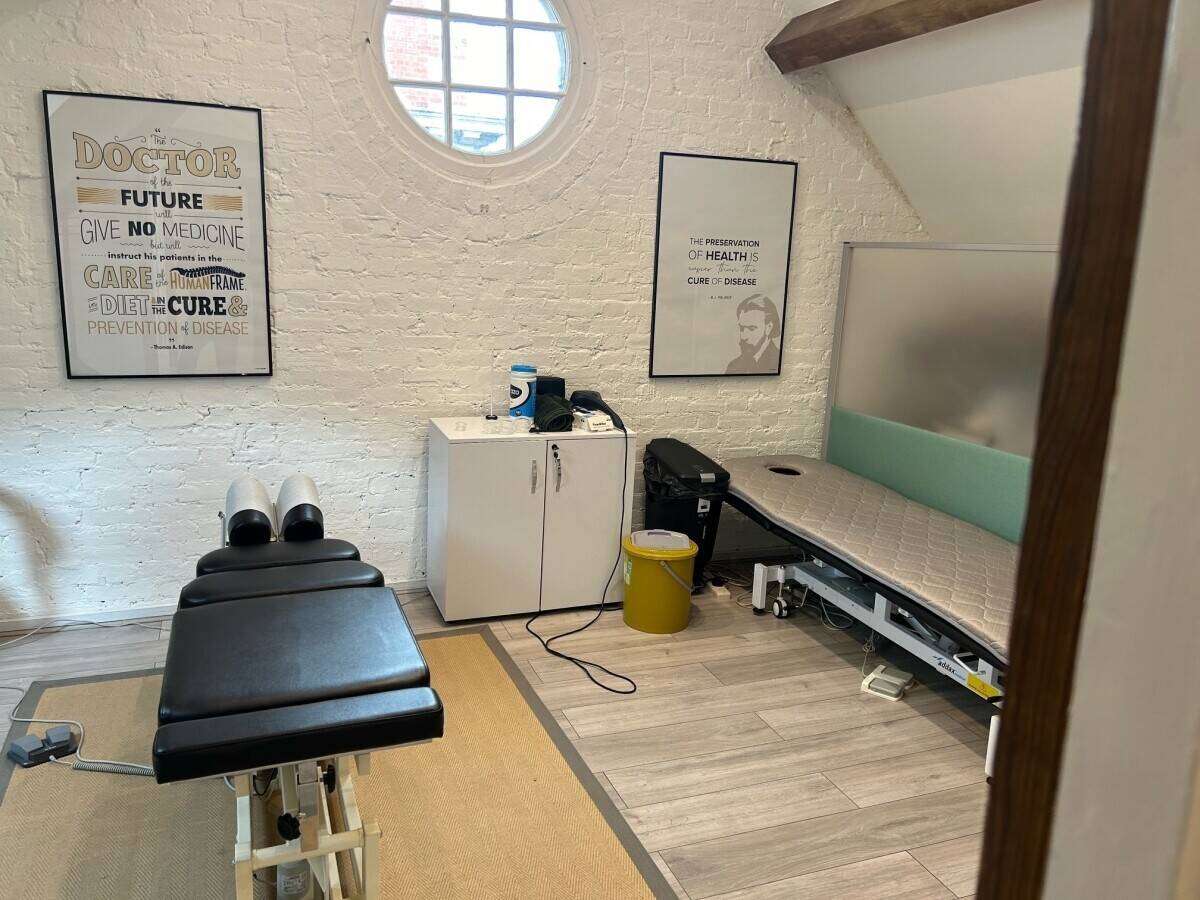 Prime Chelsea Aesthetic Clinic - State of the Art Equipment - Low Rent - Great Potential! Photo 8