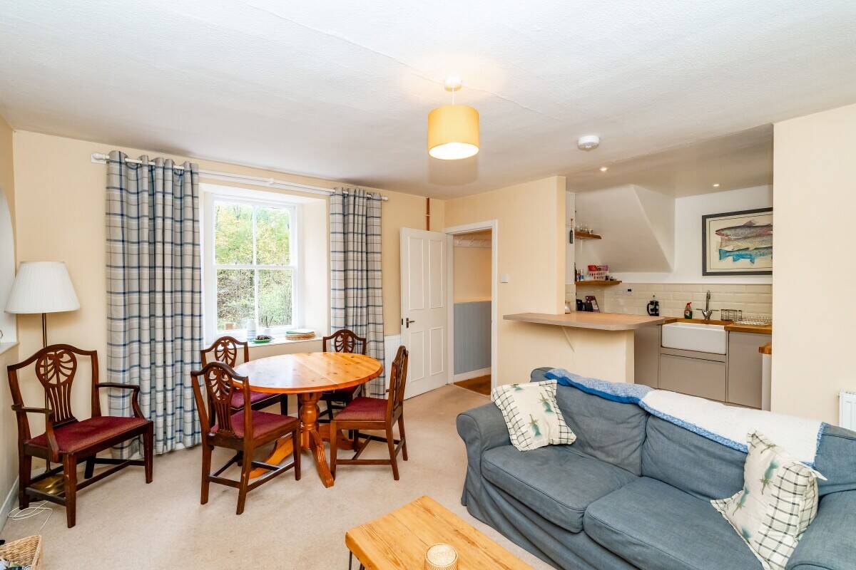 Outstanding Riverside Pub and Self Catering Cottage in the Heart of Malt Whisky Country (ref 1777)