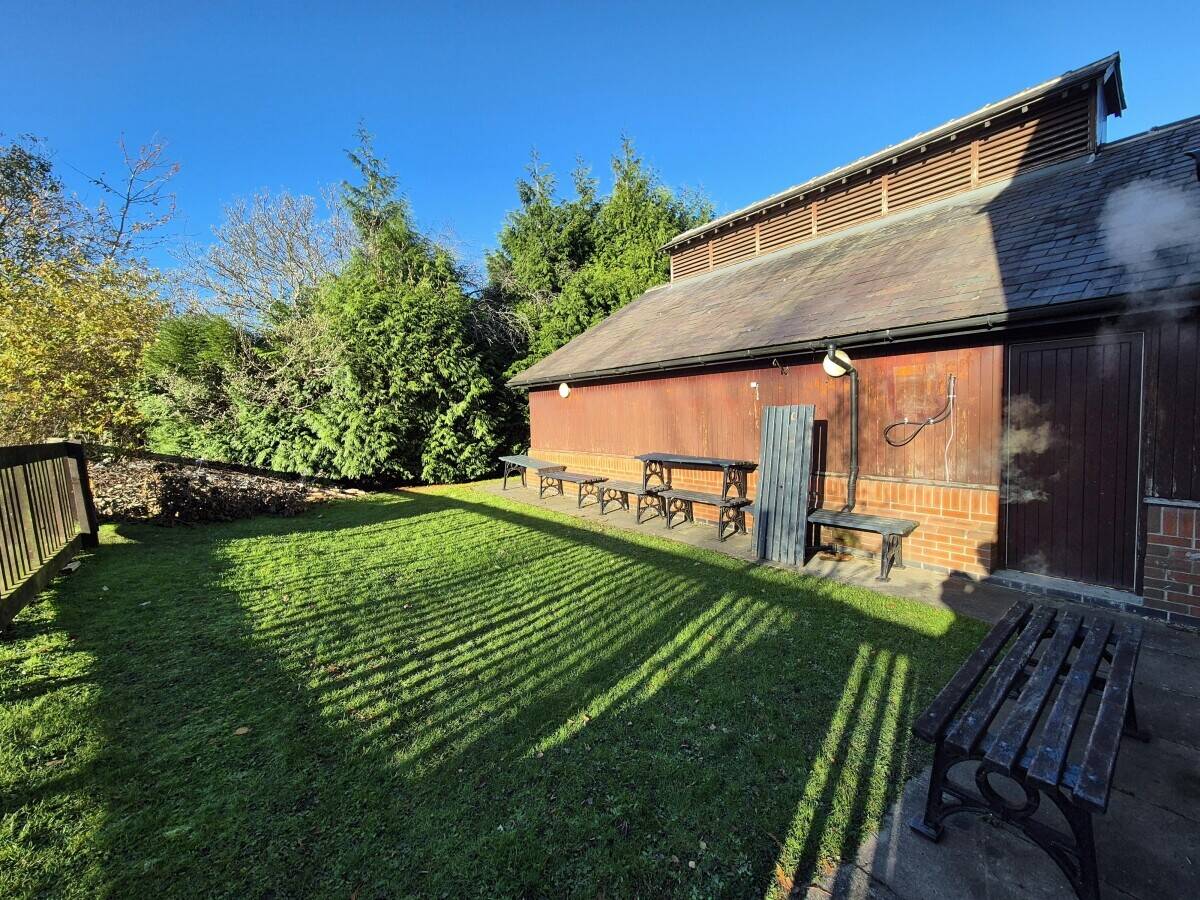 GREATER MANCHESTER - STUNNING CANAL SIDE PUBLIC HOUSE Photo 9