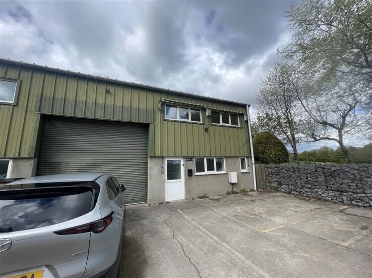 Light Industrial Unit with Mezzanine Offices For Sale in Ipplepen