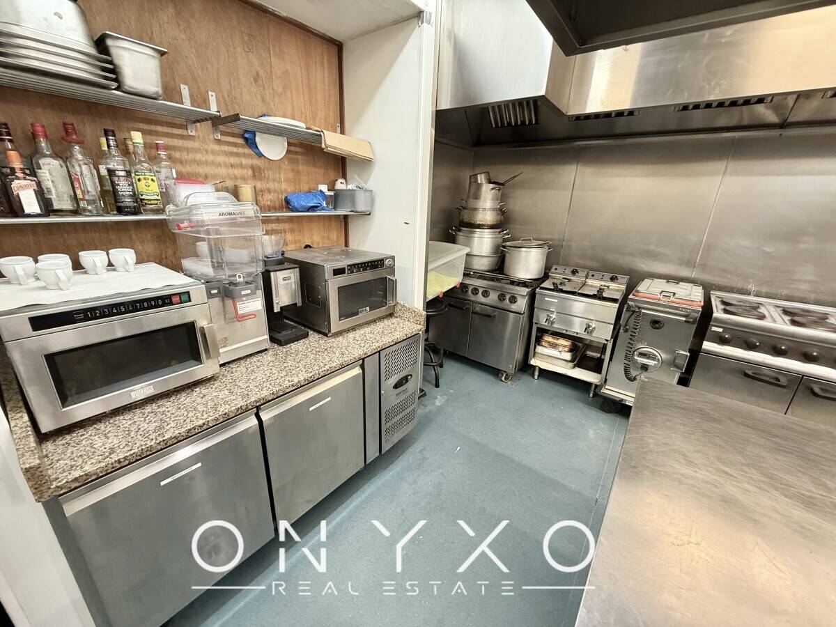 Fully Fitted Restaurant, Bar & Lounge TOLET in Northolt - Currently Closed Photo 9