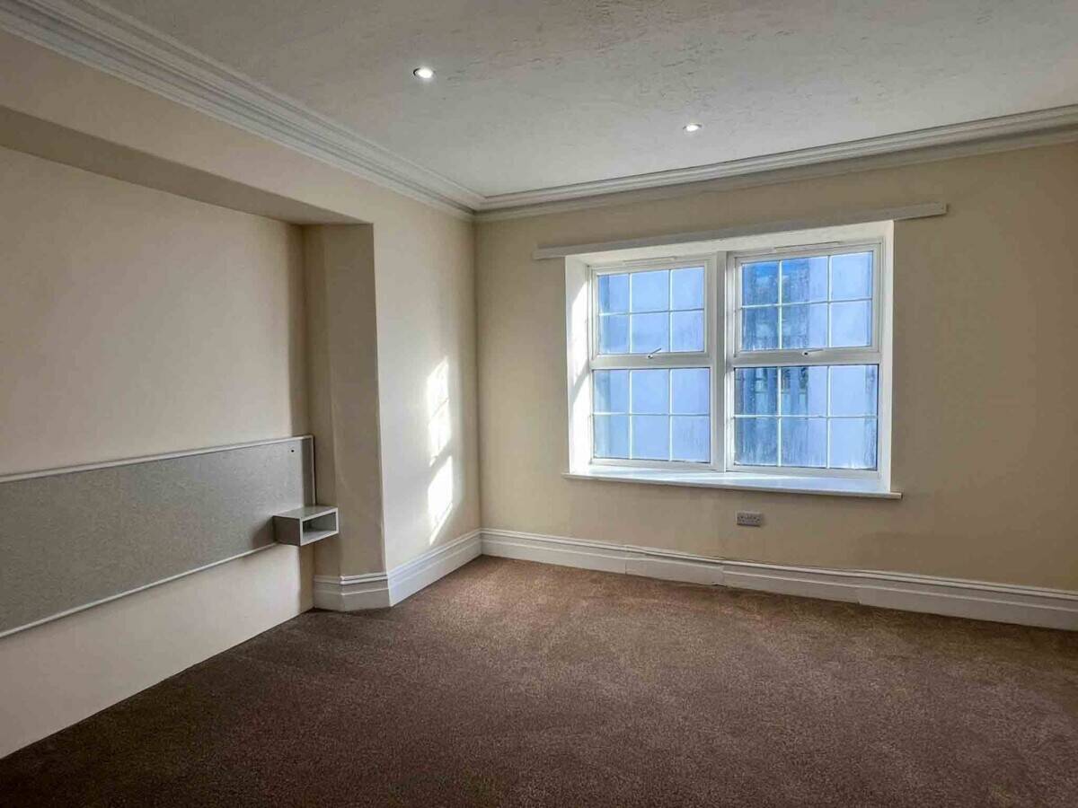 A Fantastic Turn-key Investment Property in Paignton For Sale Photo 9