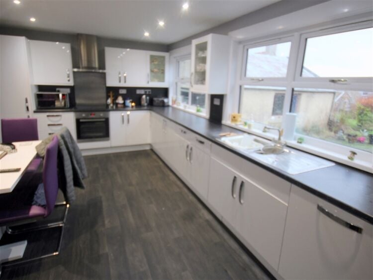 The Golden Fry and 4 Bed House Photo 9