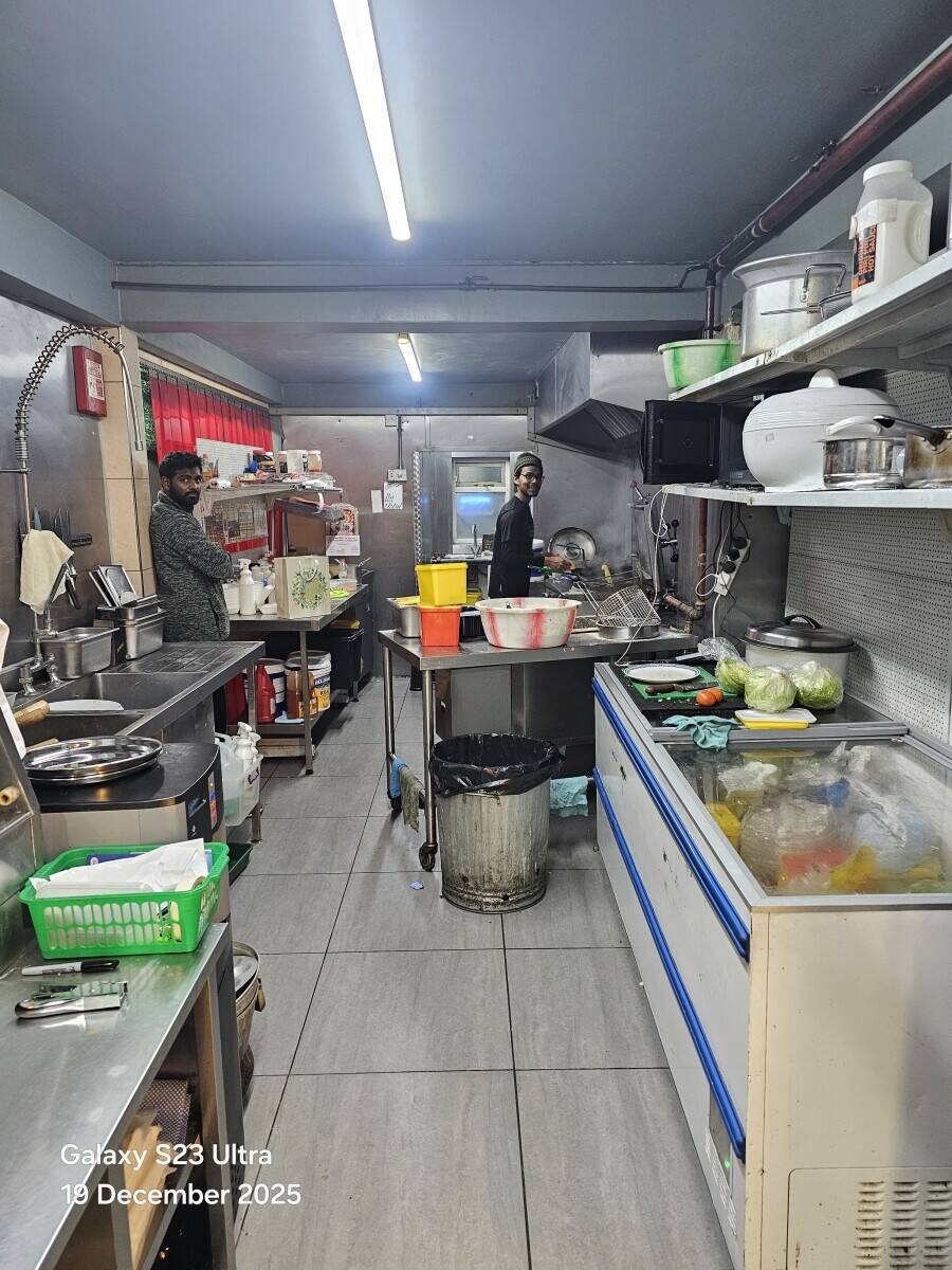 2 large commercial property 2 flats Photo 9