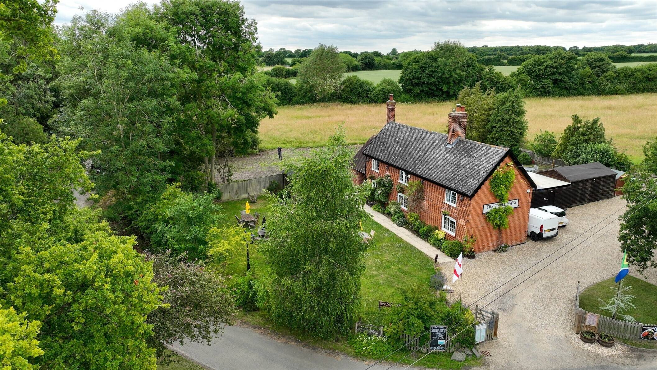 SUFFOLK - CHARMING COUNTRY RESTAURANT AND PUB