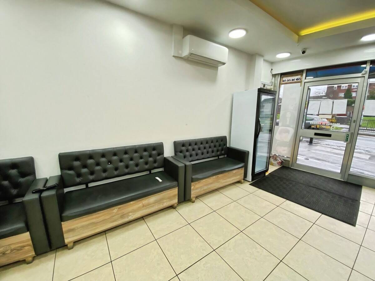 Barber Shop and Hairdressing Salon For Sale in Reading, Whitley Street - Beauty Room Photo 9