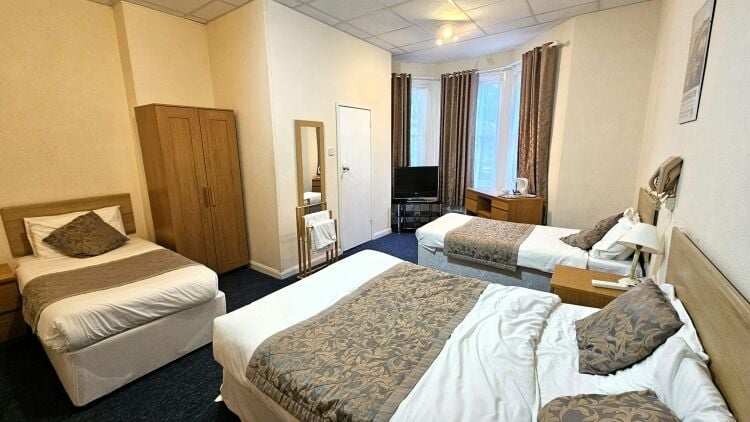 33 Bedroom Town Centre Hotel with Outside Swimming Pool