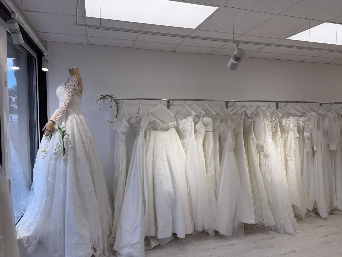 Wedding dresses business to sell Photo 7