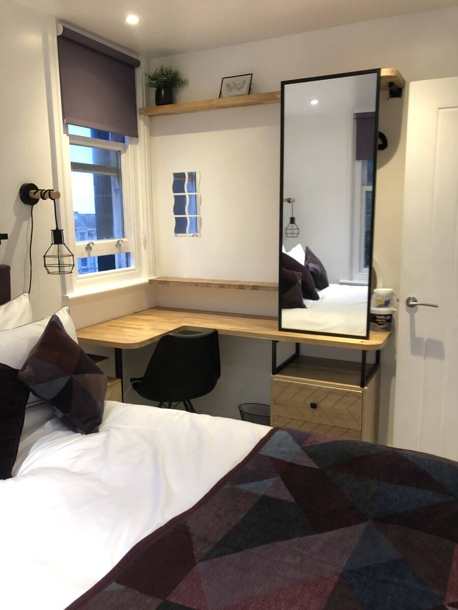Turn-Key Holiday Let Holiday Home 2 bed Flat across from Bournemouth beach & gardens!! Photo 9