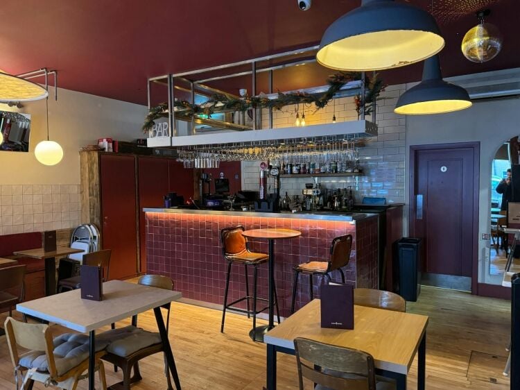50 Cover Licensed Restaurant Bar Photo 9