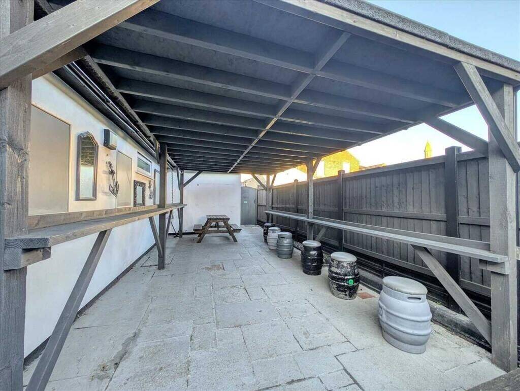 ESSEX - REFURBISHED FREEHOUSE WITH LETTING ROOMS FOR SALE