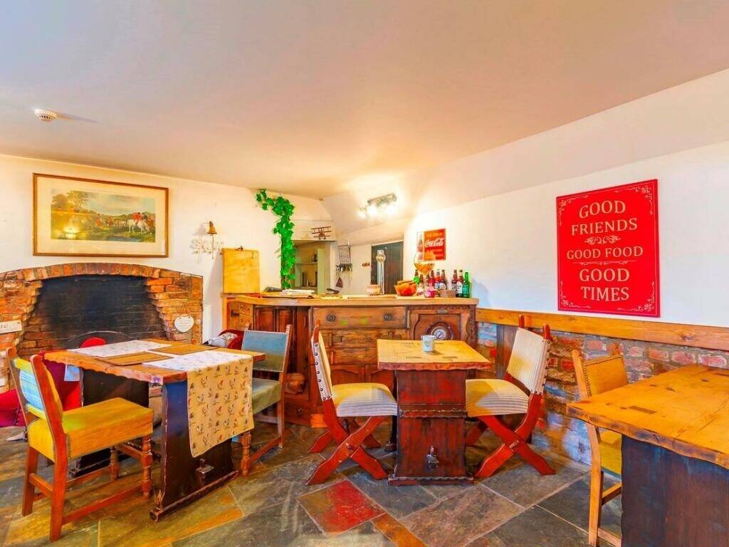 Thatched pub for sale in theddlethorpe Photo 9