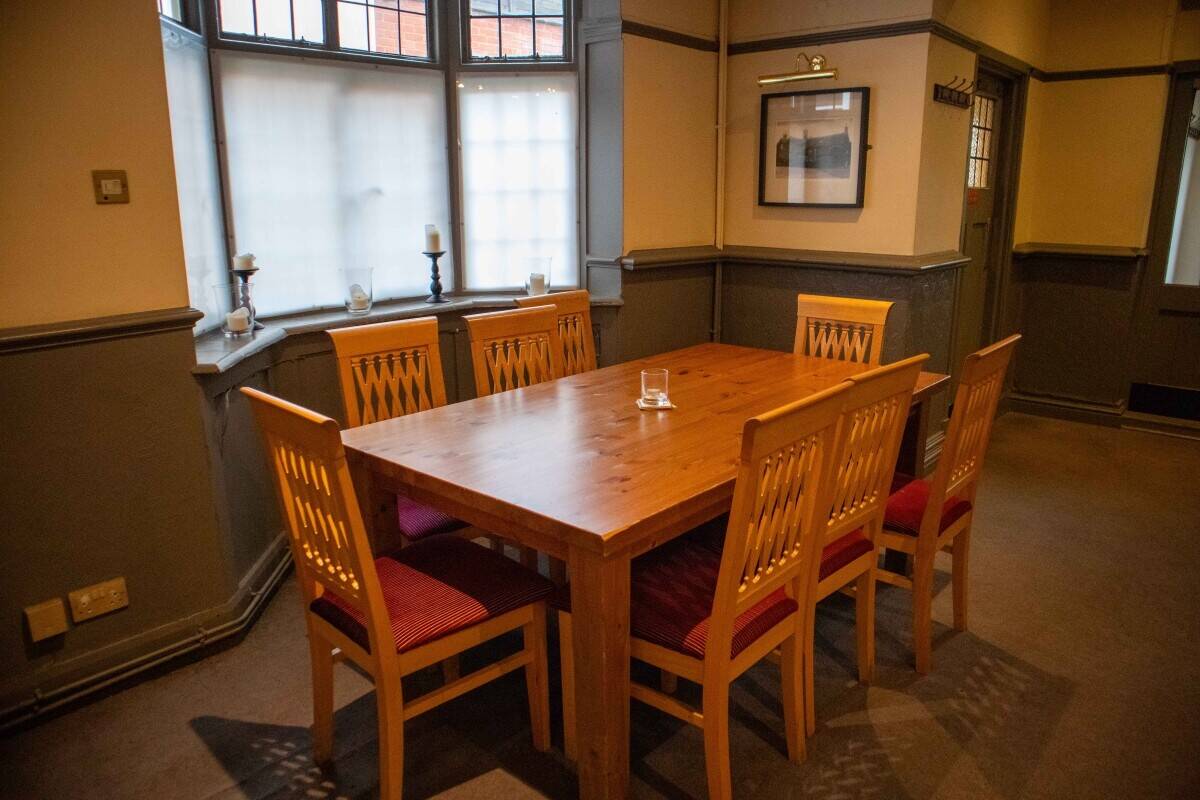 WEST WICKHAM, LONDON - SIZEABLE HIGH STREET PUB AND EATERY