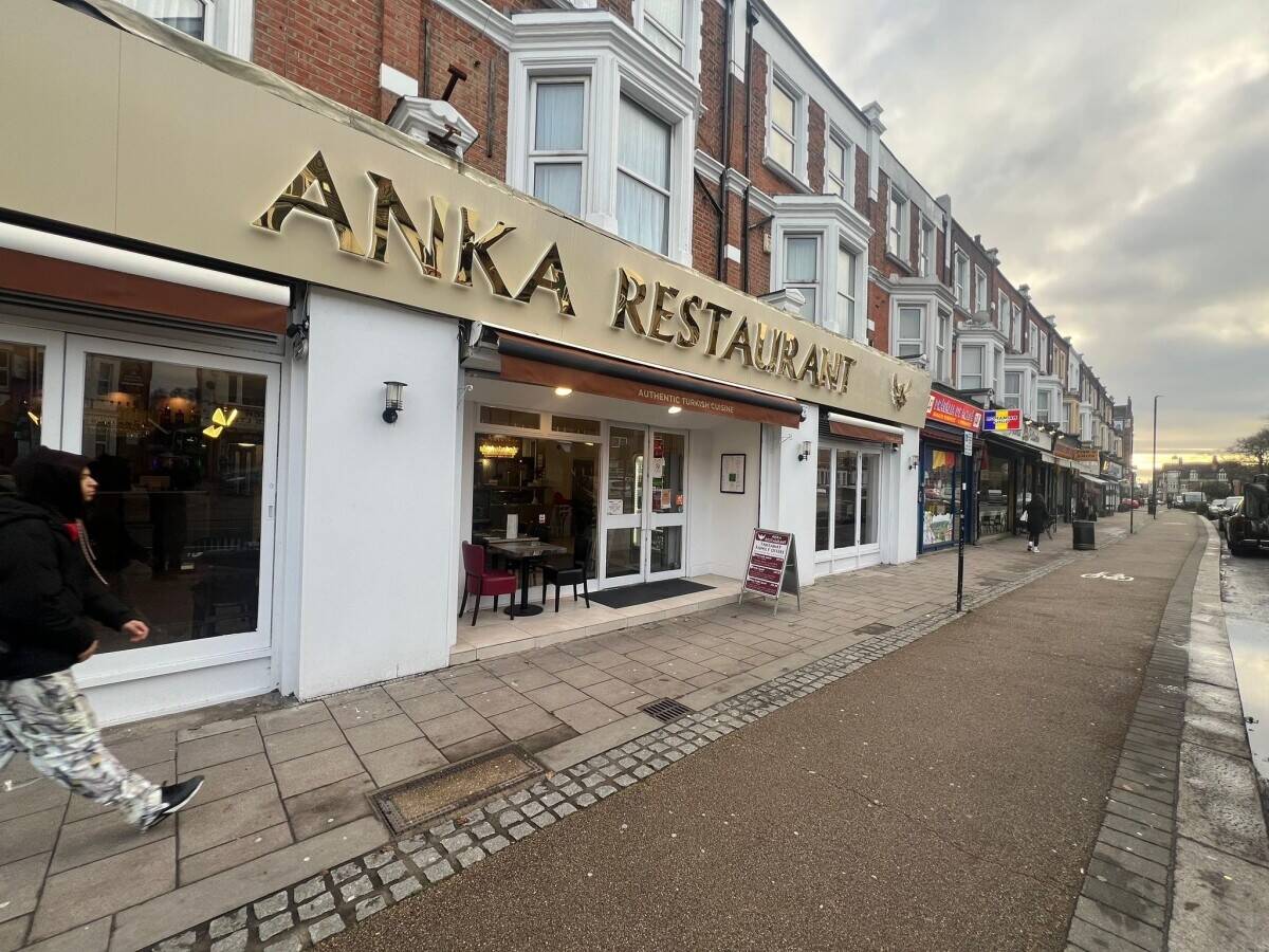 Fully Fitted Restaurant/Takeaway for Sale – Palmers Green (N13) – Extraction – All Equipment Included  Photo 9