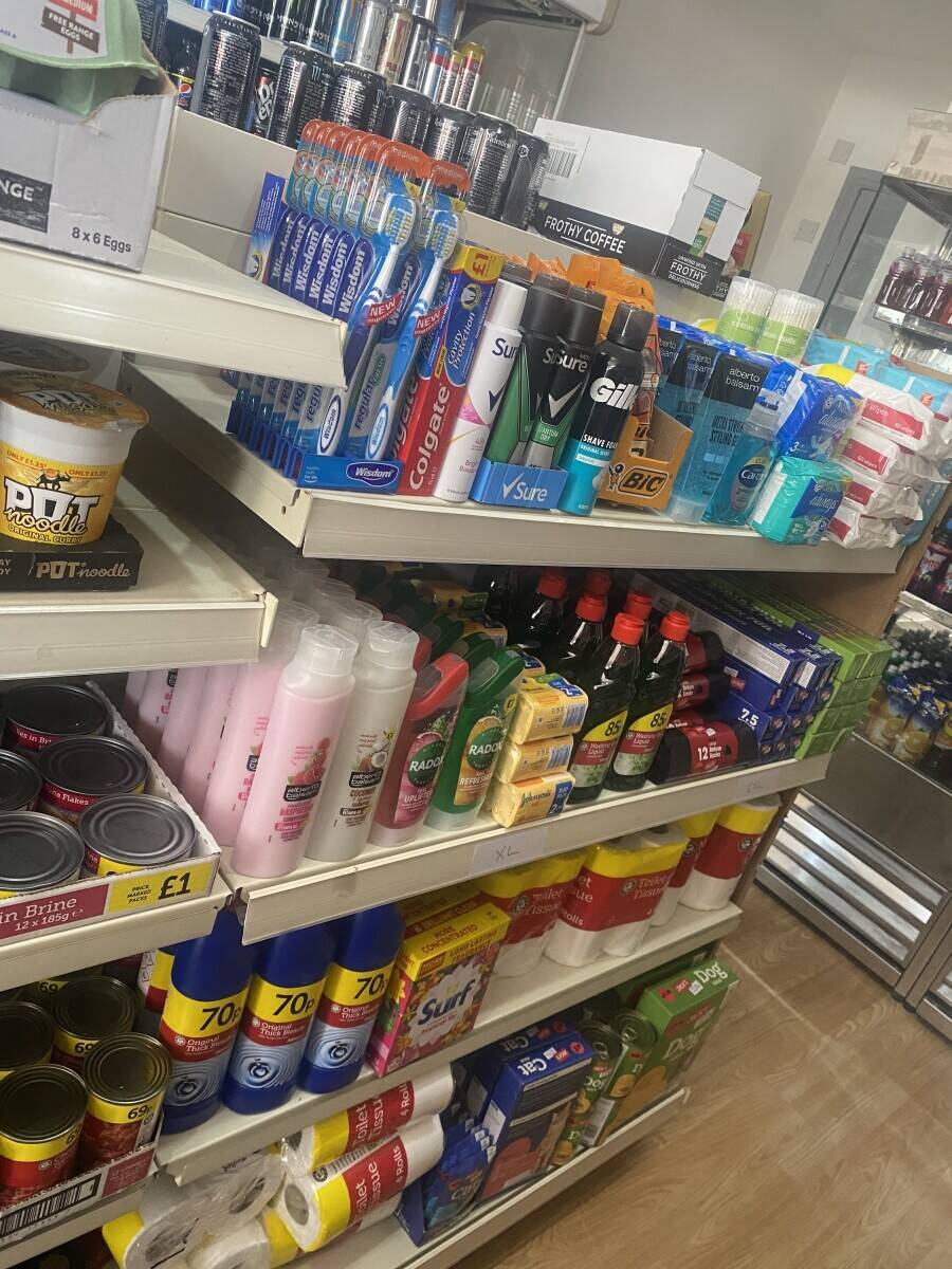 Convenience store Photo 9