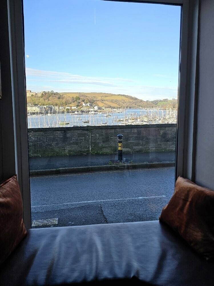 Easy To Run 20 Cover Wine & Tapas Bar With Stunning Panoramic Waterside Views Over Dartmouth
