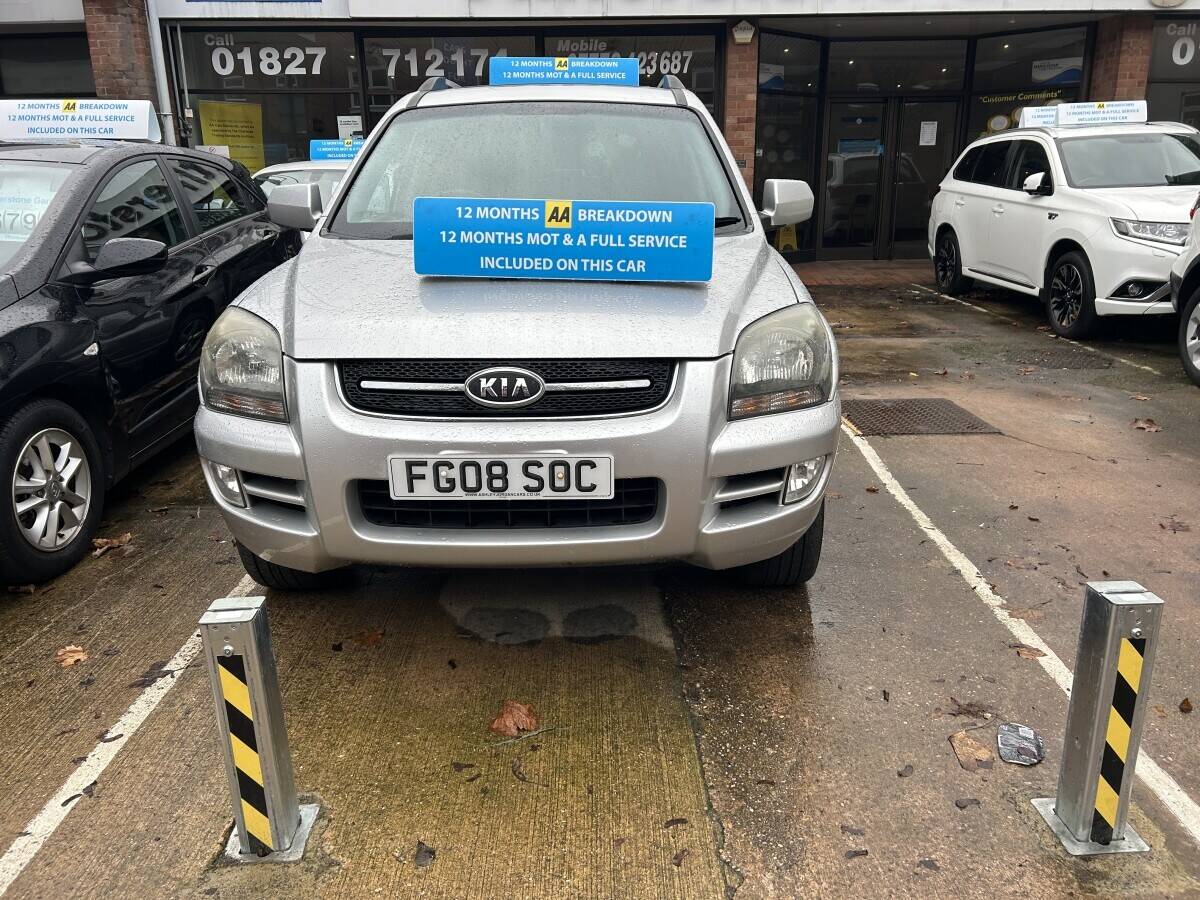 Car sales forecourt & showroom Photo 9