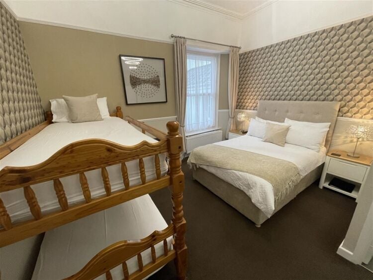 Established and Highly Profitable 7-Bed Guest House For Sale in Torquay Photo 9