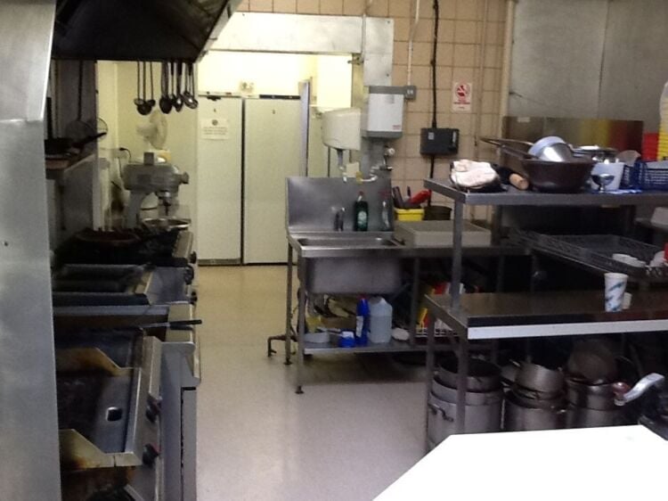 EXCELLENT COFFEE SHOP/CAFE OPPORTUNITY IN MAJOR SOUTH WALES SHOPPING CENTRE