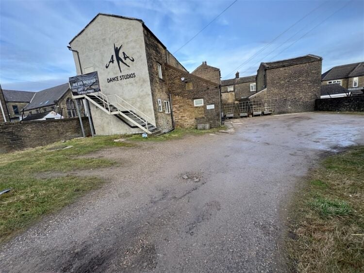 Vacant Unit For Sale in Bradford Photo 9