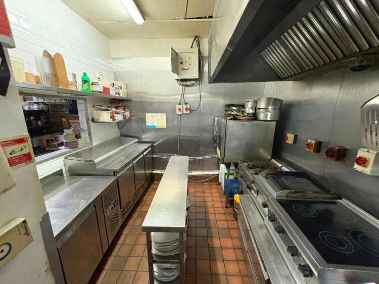 Licensed Bistro Cafe Restaurant in Glasgow's West End Photo 9