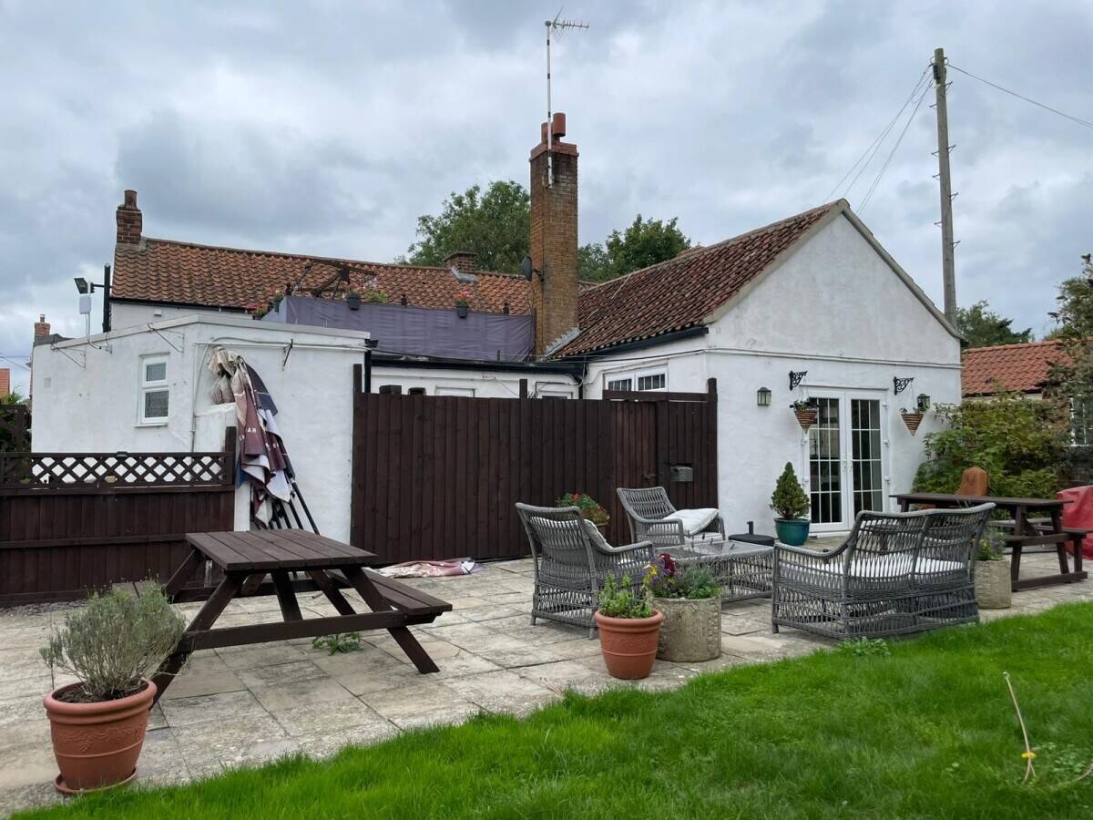 LINCOLNSHIRE - PUB AND RESTAURANT WITH SEPARATE DETACHED HOLIDAY LET Photo 9
